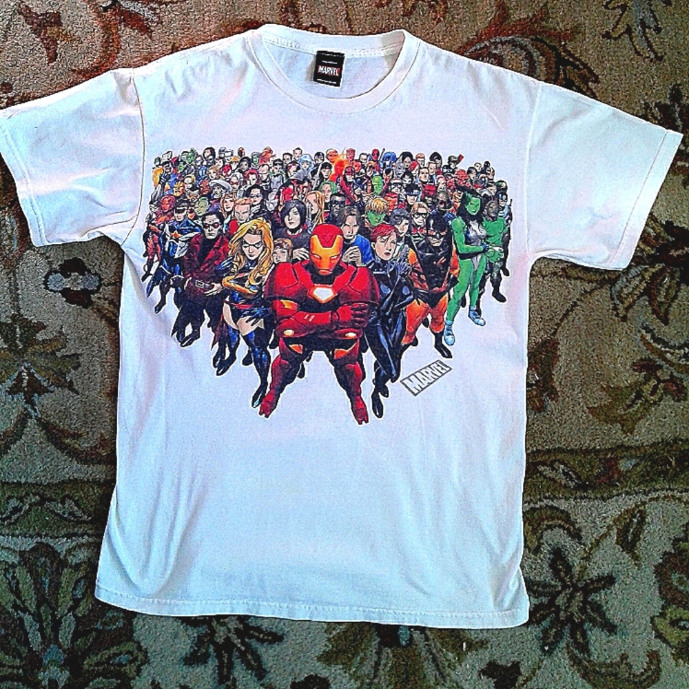 MARVEL 2011 Group Shot TShirt.  SIZE med/large